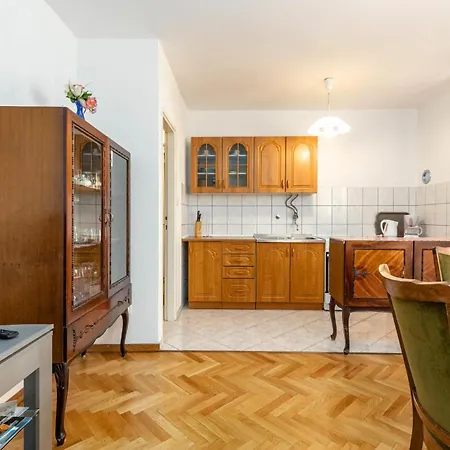 5 Bedroom Amazing In Сasa de vacaciones Klenovica
