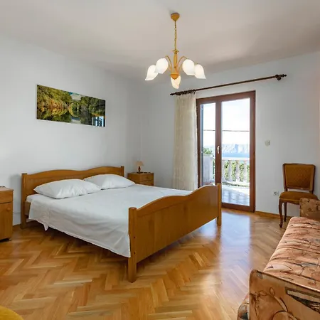 5 Bedroom Amazing Home In Klenovica