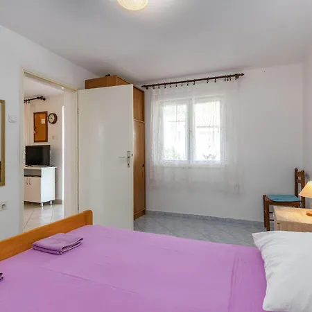 5 Bedroom Amazing In Σπίτι διακοπών Klenovica