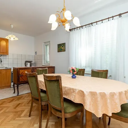 5 Bedroom Amazing In Сasa de vacaciones