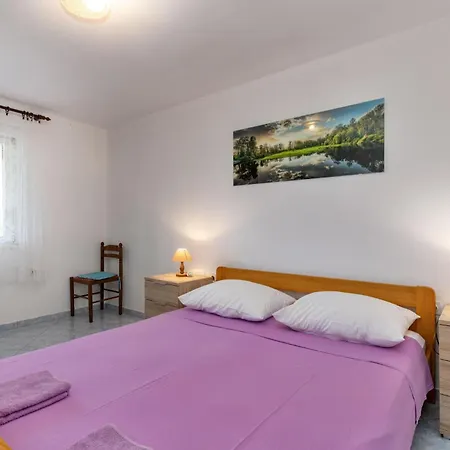 Сasa de vacaciones 5 Bedroom Amazing In Klenovica