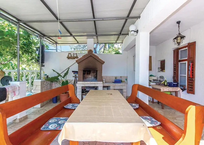 5 Bedroom Amazing In Klenovica