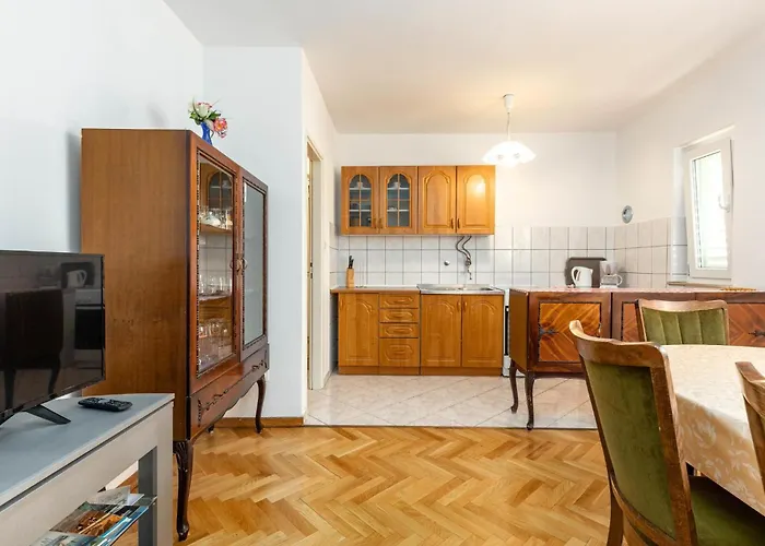 5 Bedroom Amazing In Case de vacanță Klenovica