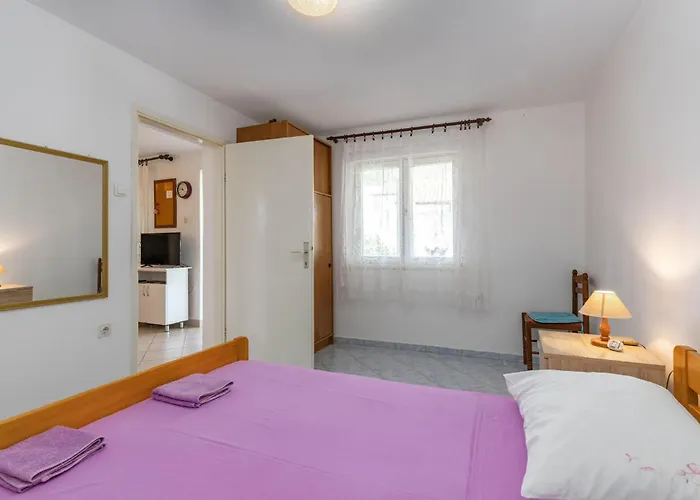 5 Bedroom Amazing In Case de vacanță Klenovica