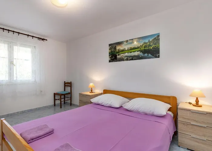 Case de vacanță 5 Bedroom Amazing In Klenovica