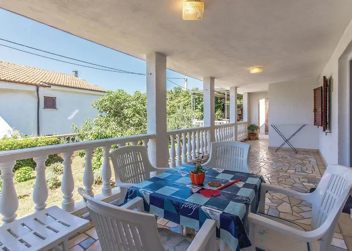 Case de vacanță 5 Bedroom Amazing In