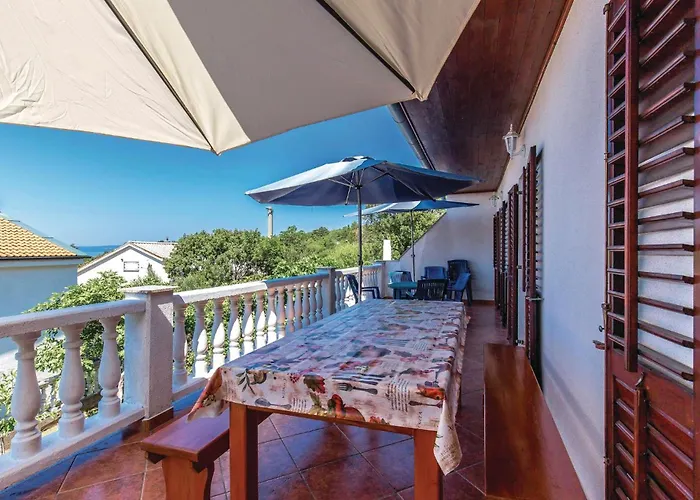 5 Bedroom Amazing In Case de vacanță Klenovica