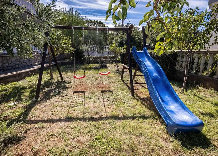 5 Bedroom Amazing In *