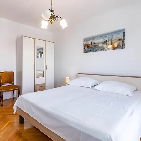 5 Bedroom Amazing Home In Klenovica